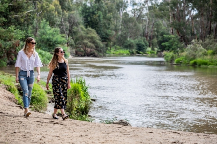 Yarra river walk 600x400